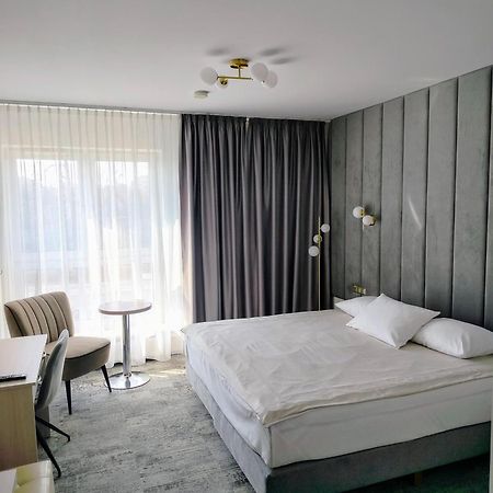 Hotel Sokolowska Airport Modlin Nowy Dwór Mazowiecki Eksteriør billede