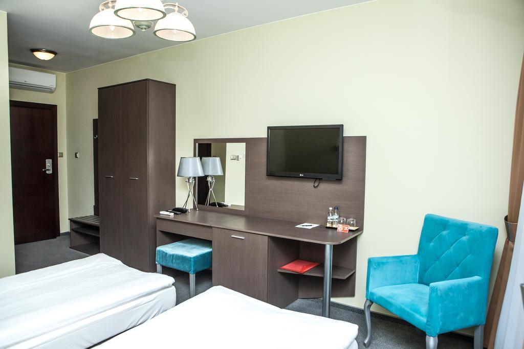 Hotel Sokolowska Airport Modlin Nowy Dwór Mazowiecki Værelse billede