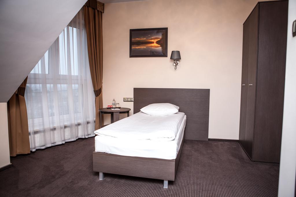 Hotel Sokolowska Airport Modlin Nowy Dwór Mazowiecki Værelse billede