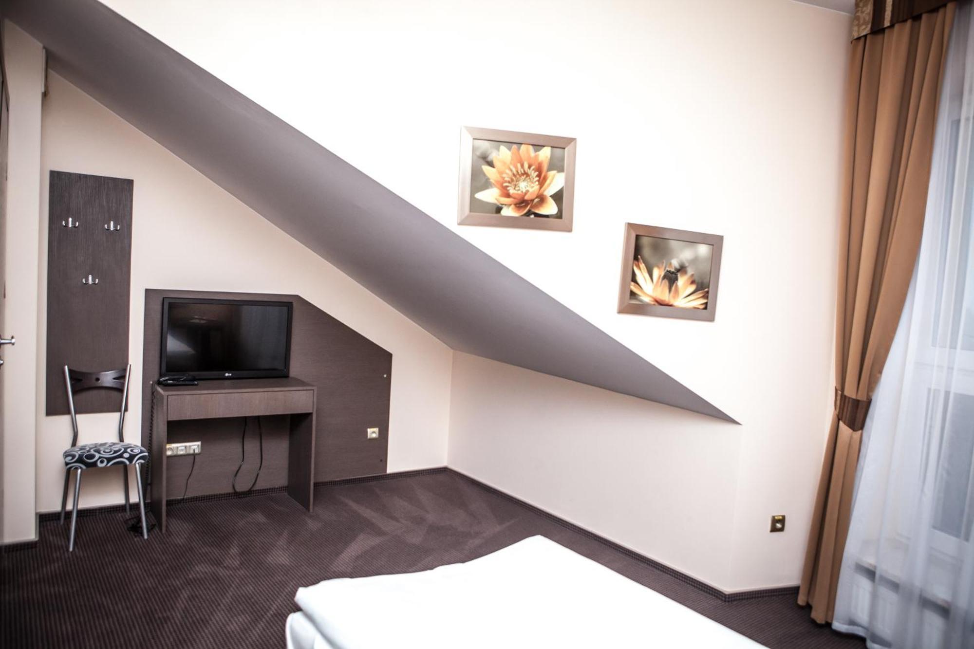Hotel Sokolowska Airport Modlin Nowy Dwór Mazowiecki Værelse billede