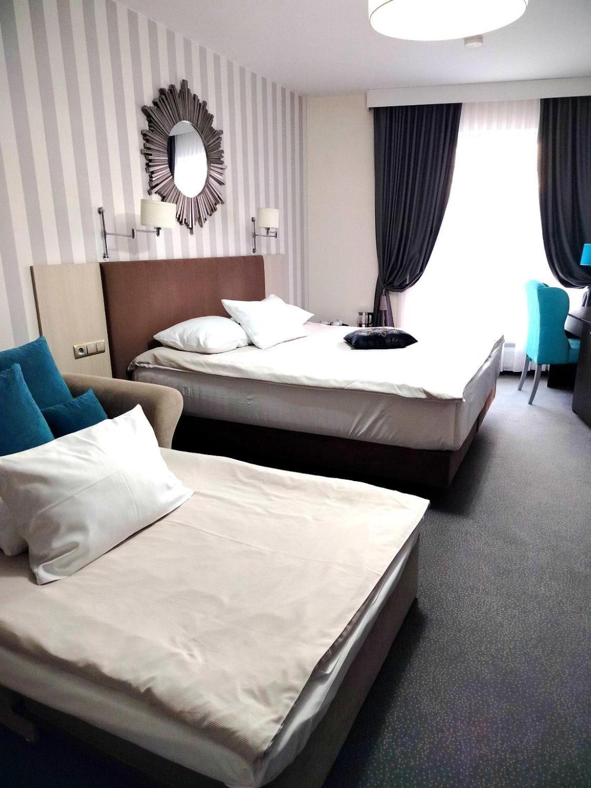 Hotel Sokolowska Airport Modlin Nowy Dwór Mazowiecki Eksteriør billede