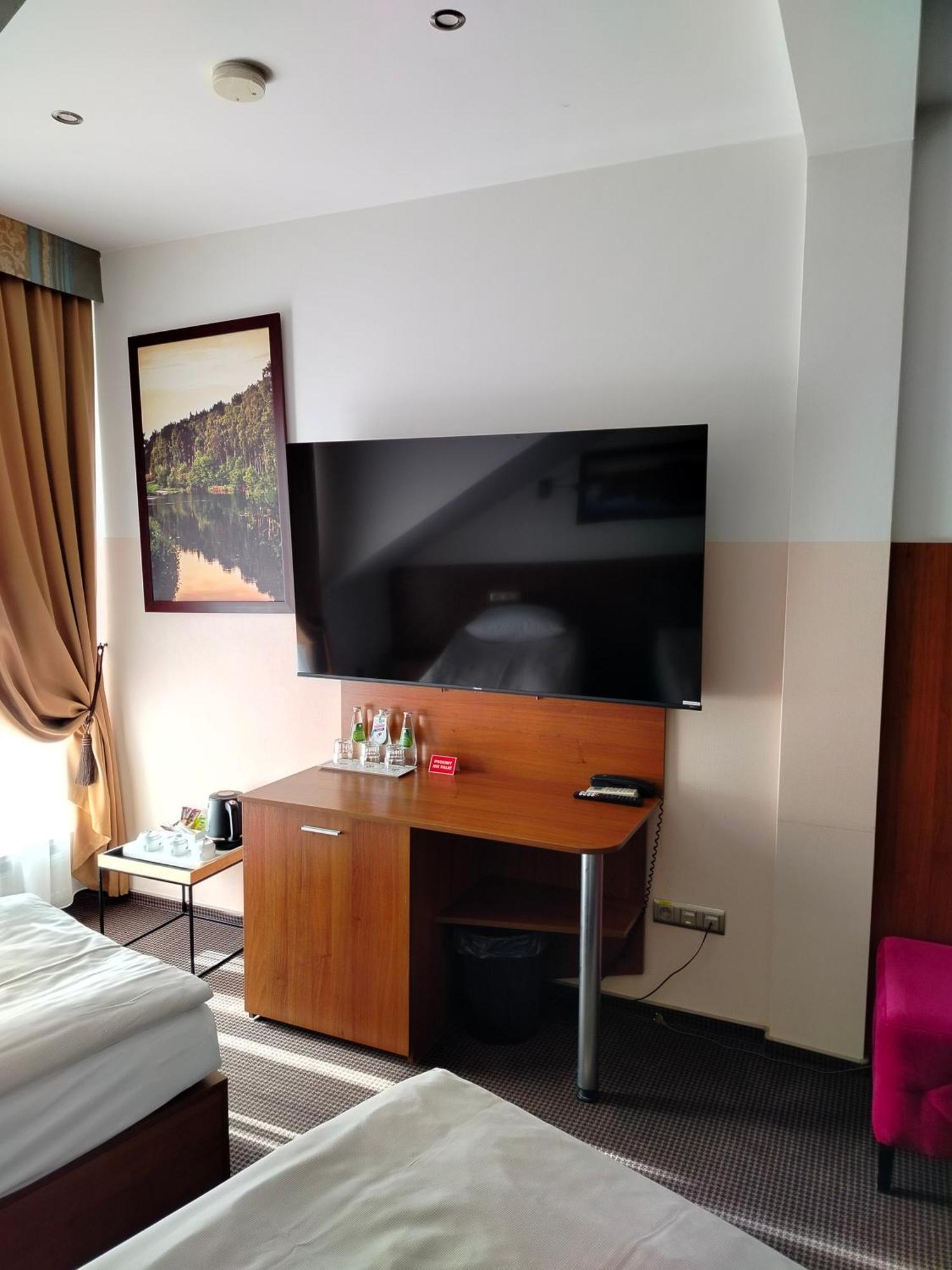 Hotel Sokolowska Airport Modlin Nowy Dwór Mazowiecki Eksteriør billede