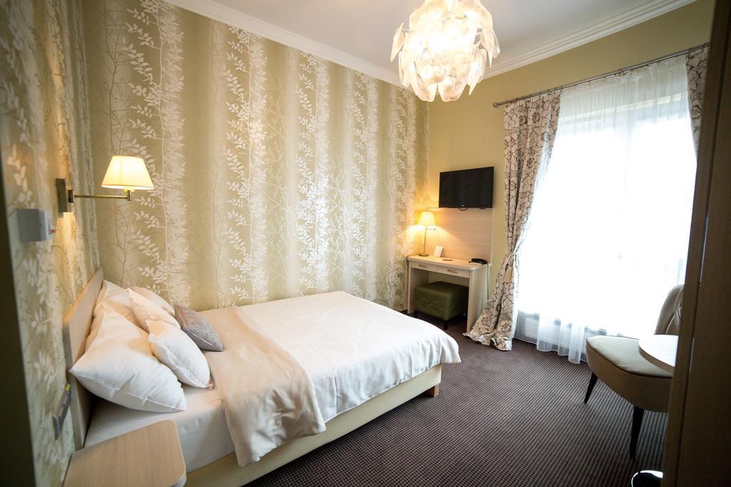 Hotel Sokolowska Airport Modlin Nowy Dwór Mazowiecki Eksteriør billede