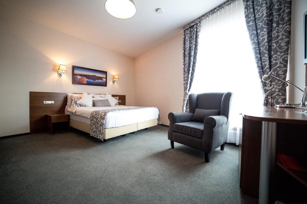 Hotel Sokolowska Airport Modlin Nowy Dwór Mazowiecki Eksteriør billede