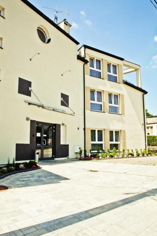 Hotel Sokolowska Airport Modlin Nowy Dwór Mazowiecki Eksteriør billede