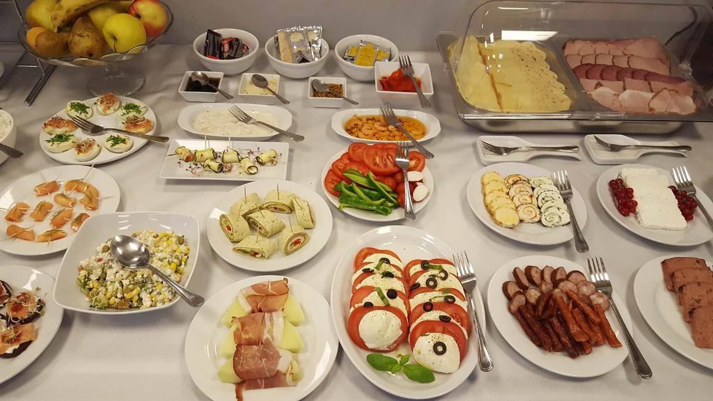 Hotel Sokolowska Airport Modlin Nowy Dwór Mazowiecki Eksteriør billede