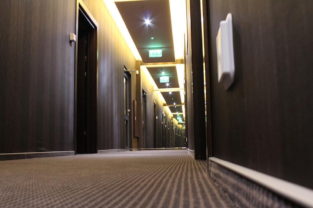 Hotel Sokolowska Airport Modlin Nowy Dwór Mazowiecki Eksteriør billede