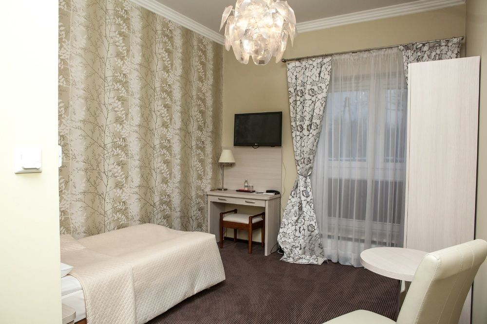 Hotel Sokolowska Airport Modlin Nowy Dwór Mazowiecki Eksteriør billede