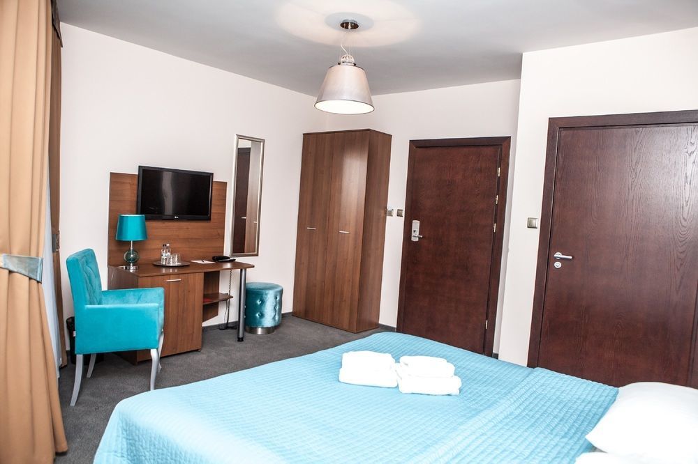 Hotel Sokolowska Airport Modlin Nowy Dwór Mazowiecki Eksteriør billede