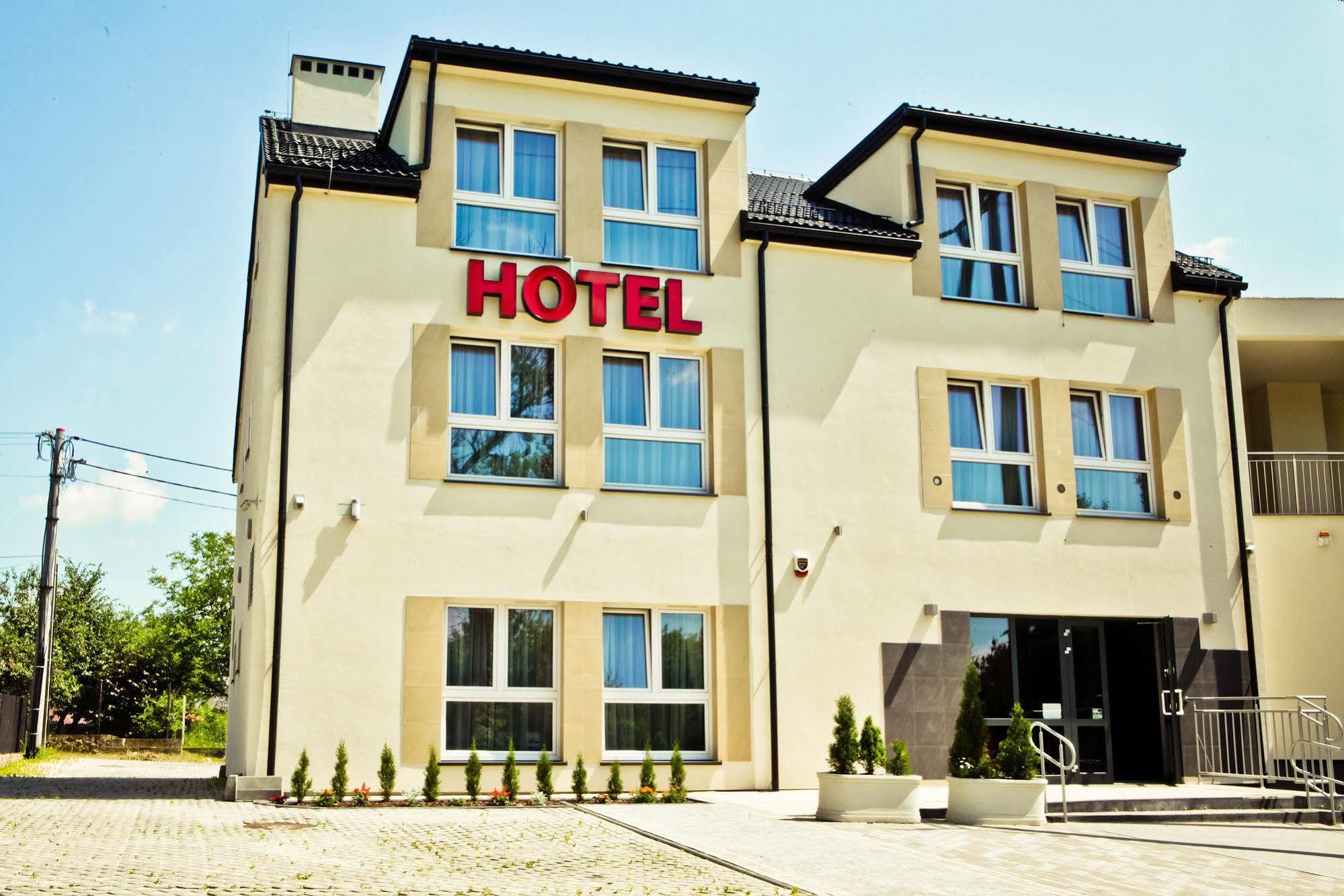 Hotel Sokolowska Airport Modlin Nowy Dwór Mazowiecki Eksteriør billede