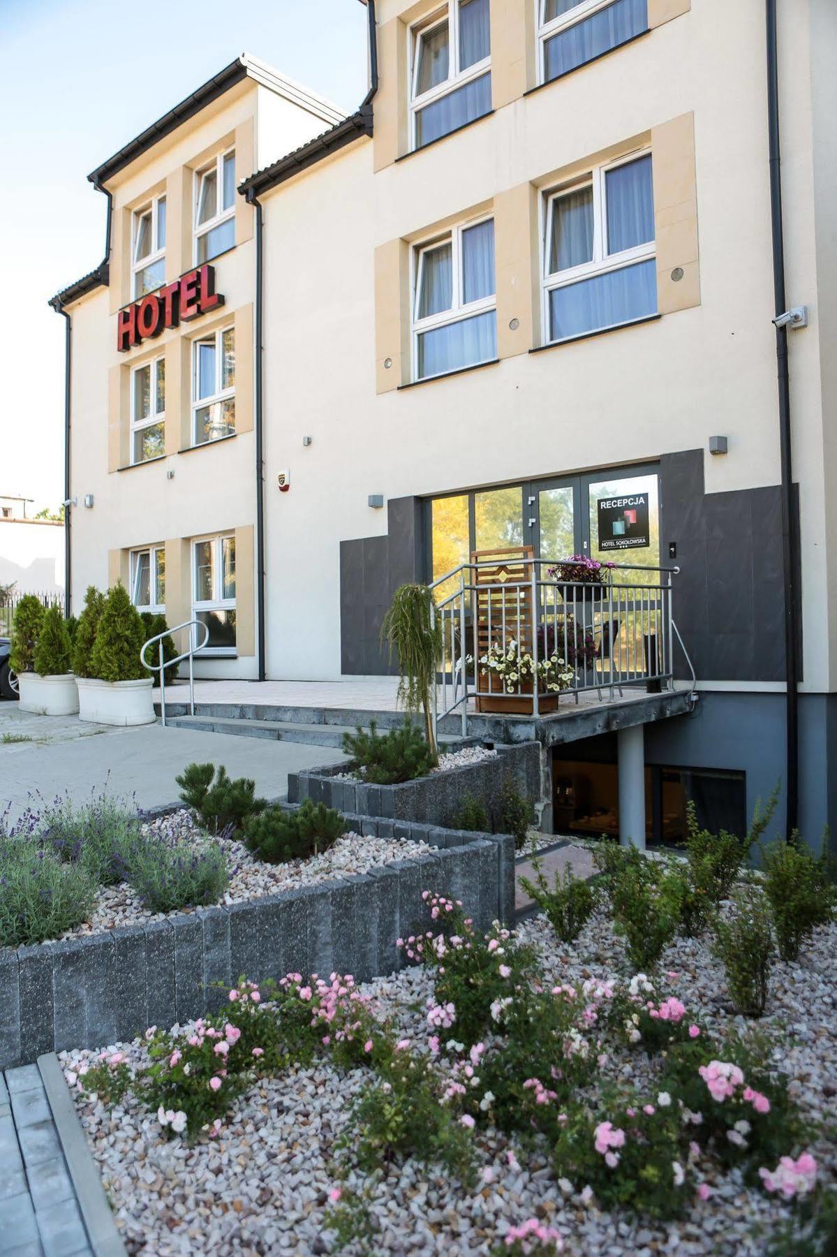 Hotel Sokolowska Airport Modlin Nowy Dwór Mazowiecki Eksteriør billede