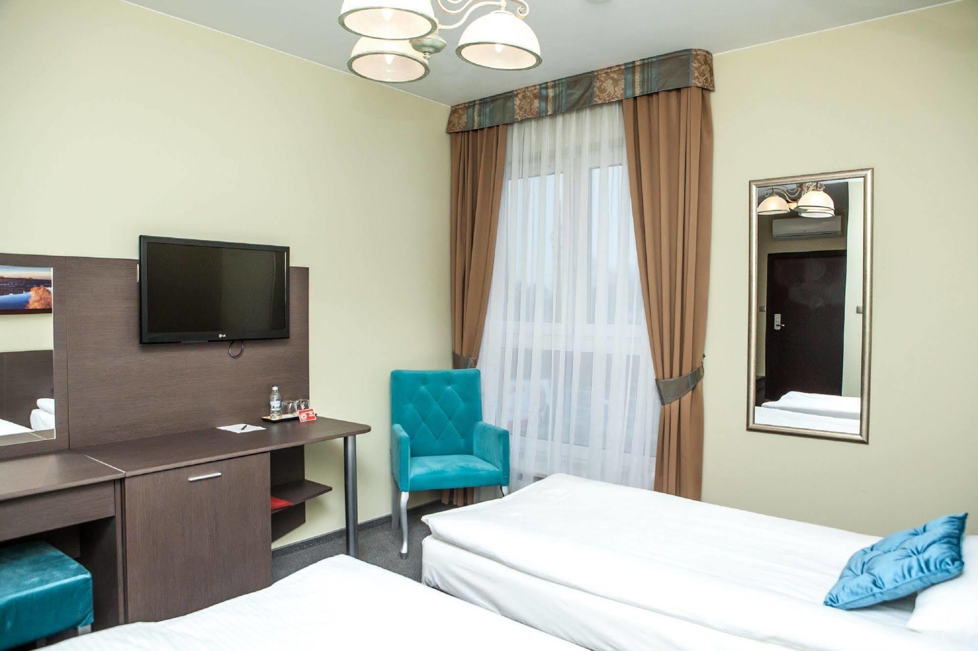 Hotel Sokolowska Airport Modlin Nowy Dwór Mazowiecki Eksteriør billede